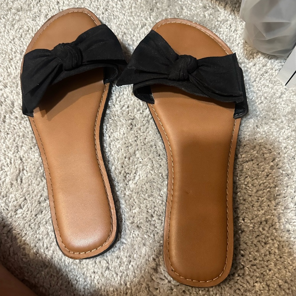 Black bow sandals